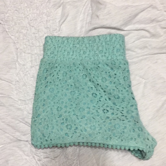 Blue lace overlay shorts - Picture 2 of 2